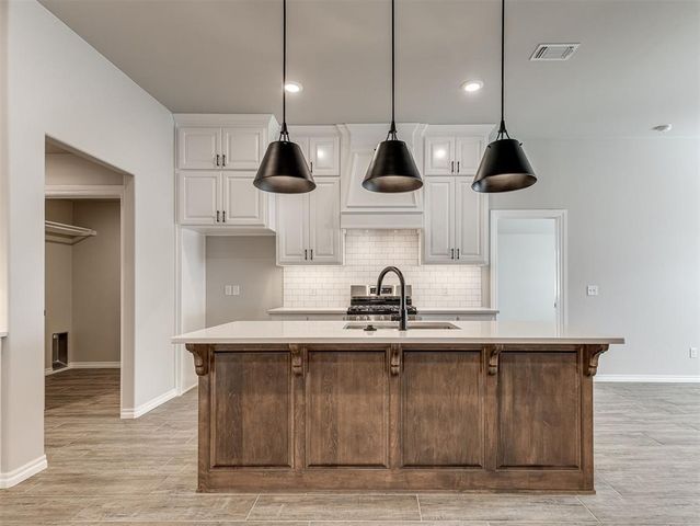 8401 Hazelwood Way, Edmond, OK 73034