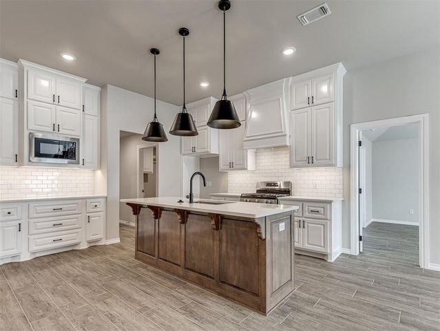 8401 Hazelwood Way, Edmond, OK 73034