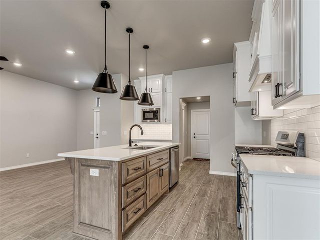 8401 Hazelwood Way, Edmond, OK 73034