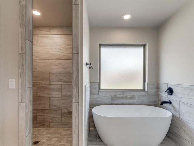 8401 Hazelwood Way, Edmond, OK 73034