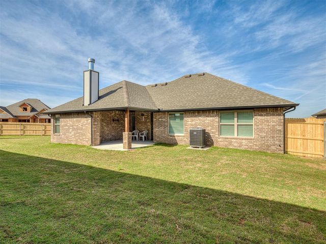 8401 Hazelwood Way, Edmond, OK 73034