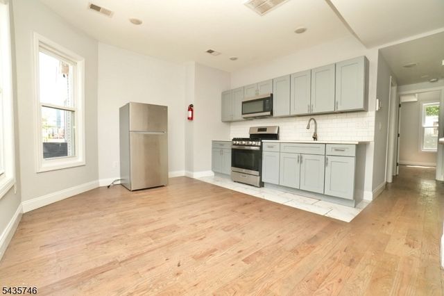 480 Bergen Ave, Jersey City, NJ 07304