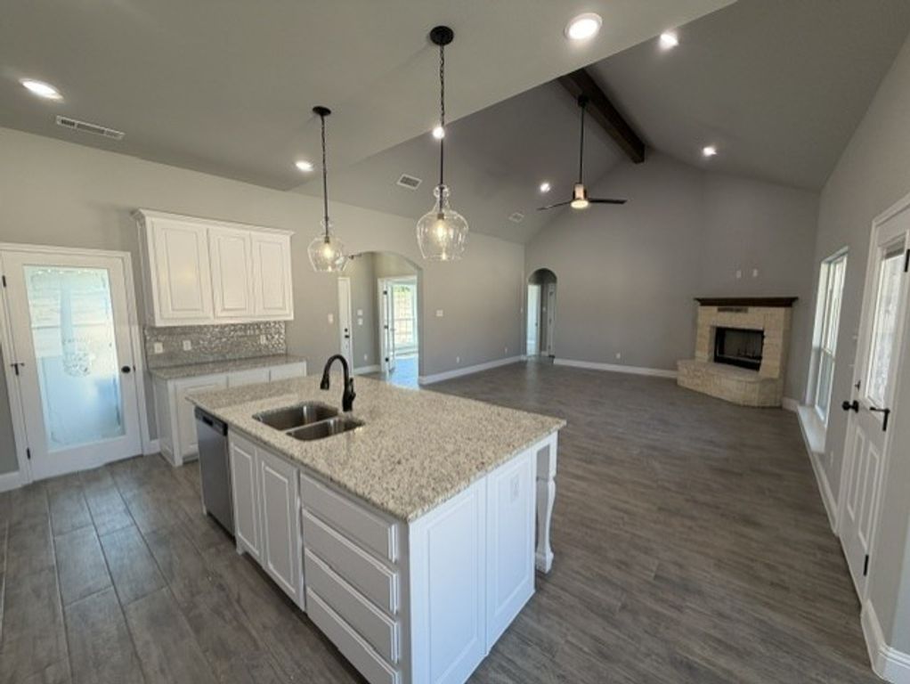 924 Eagles Way, Springtown, TX 76082 — photo 4