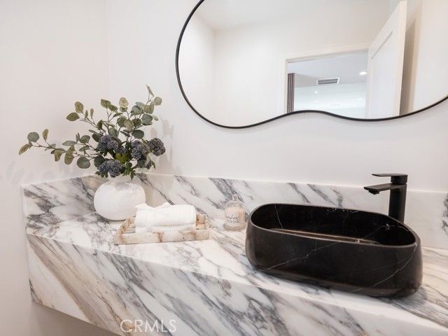 2187 Meyer Place, Costa Mesa, CA 92627