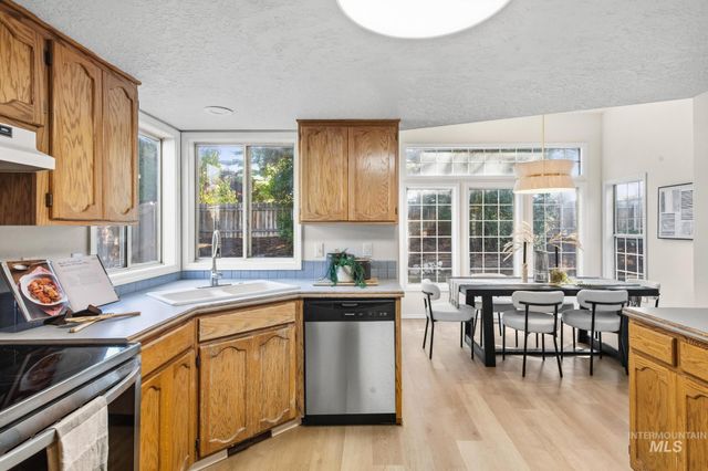 8701 W Ringbill Ct, Garden City, ID 83714