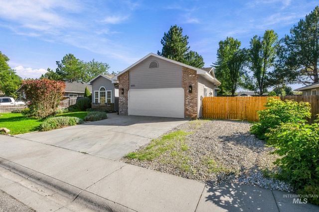 8701 W Ringbill Ct, Garden City, ID 83714