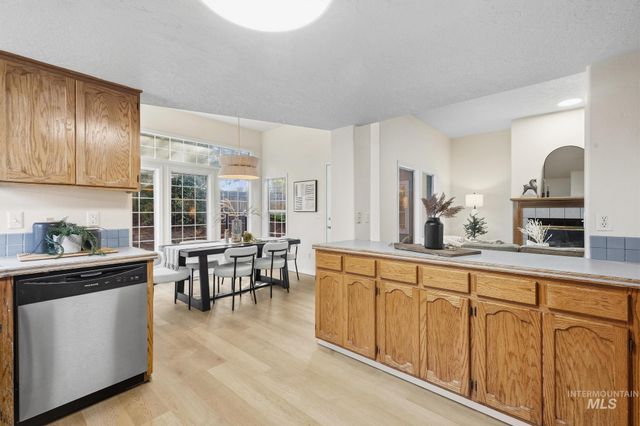 8701 W Ringbill Ct, Garden City, ID 83714