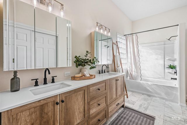 8701 W Ringbill Ct, Garden City, ID 83714