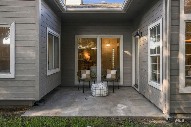 8701 W Ringbill Ct, Garden City, ID 83714