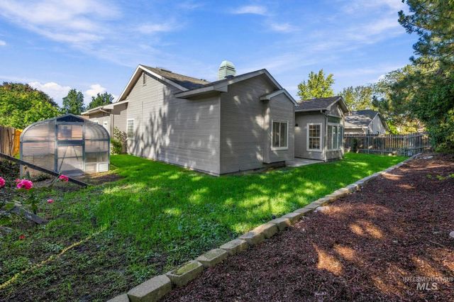 8701 W Ringbill Ct, Garden City, ID 83714