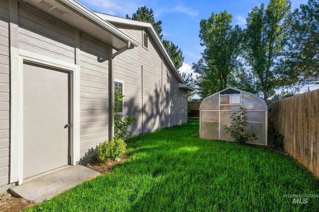 8701 W Ringbill Ct, Garden City, ID 83714