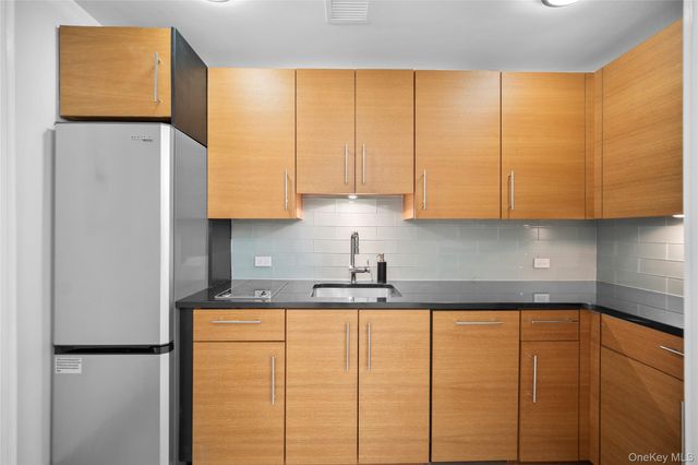 1 Renaissance Square 10C, White Plains, NY 10601