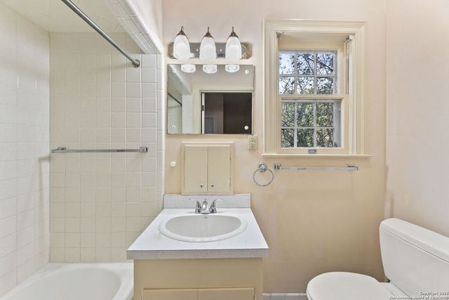 231 Belvidere, Olmos Park, TX 78212