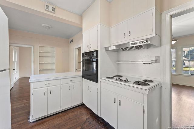 231 Belvidere, Olmos Park, TX 78212