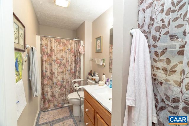 2851 MARTIN KINGS RD, Scottsville, VA 24590