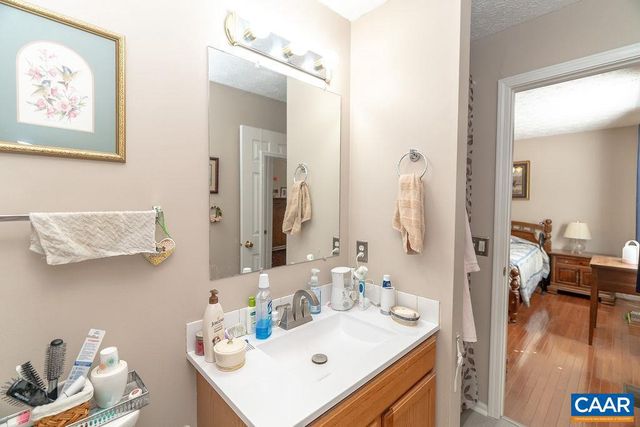 2851 MARTIN KINGS RD, Scottsville, VA 24590