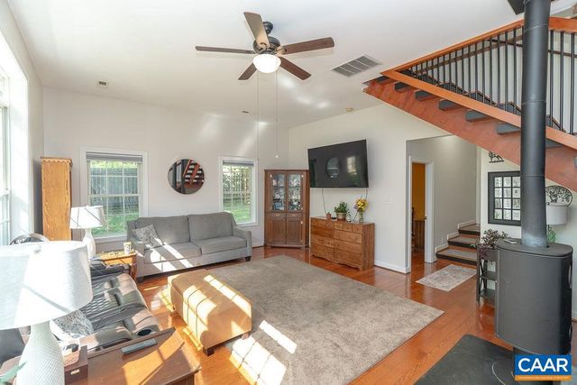 2851 MARTIN KINGS RD, Scottsville, VA 24590