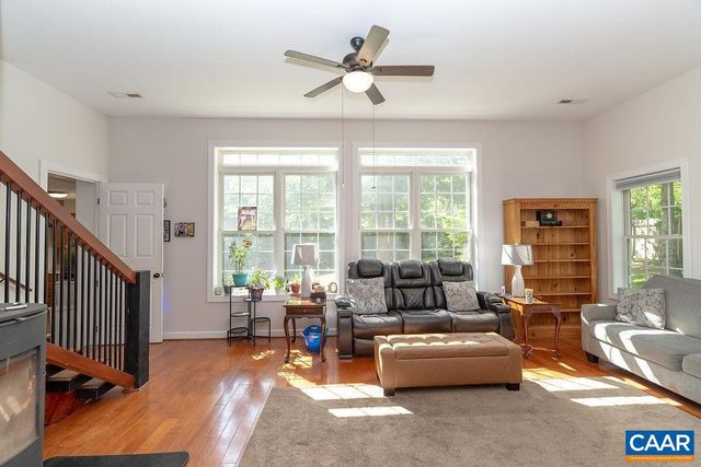 2851 MARTIN KINGS RD, Scottsville, VA 24590