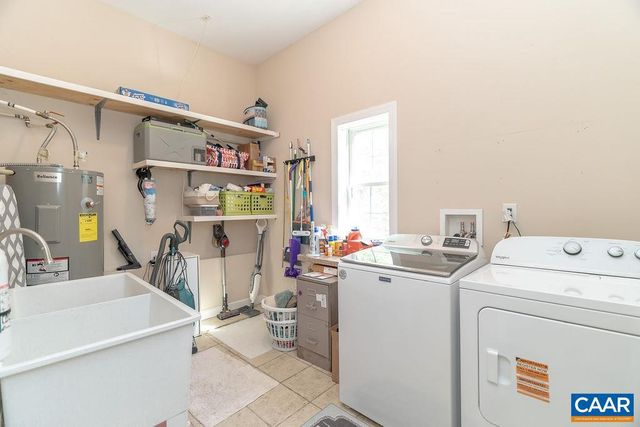 2851 MARTIN KINGS RD, Scottsville, VA 24590