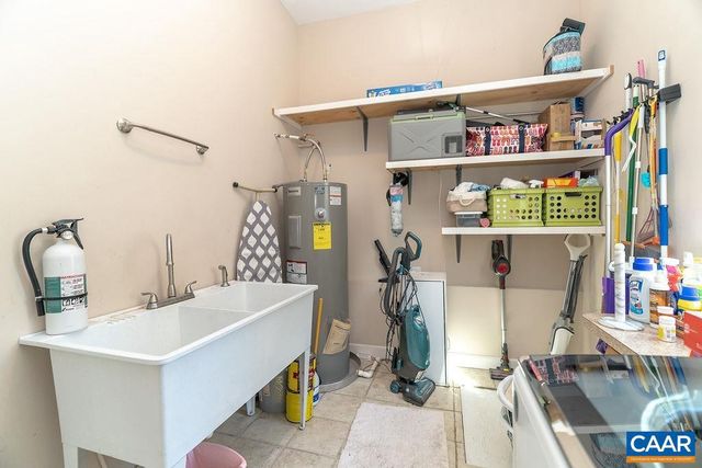2851 MARTIN KINGS RD, Scottsville, VA 24590