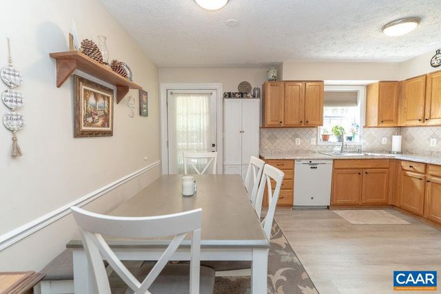 2851 MARTIN KINGS RD, Scottsville, VA 24590