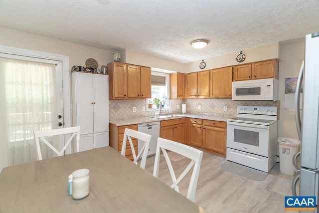 2851 MARTIN KINGS RD, Scottsville, VA 24590