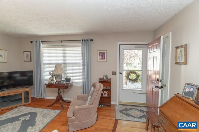 2851 MARTIN KINGS RD, Scottsville, VA 24590