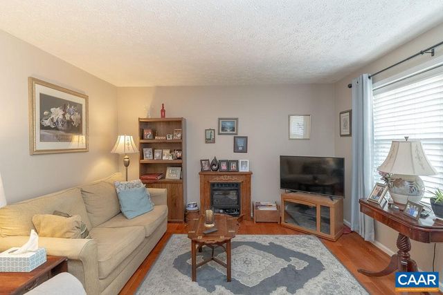 2851 MARTIN KINGS RD, Scottsville, VA 24590