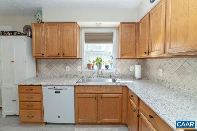 2851 MARTIN KINGS RD, Scottsville, VA 24590