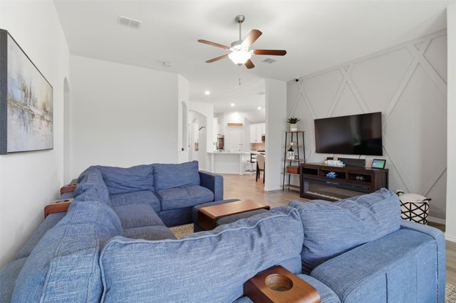 909 Black Hawk Drive, Princeton, TX 75407