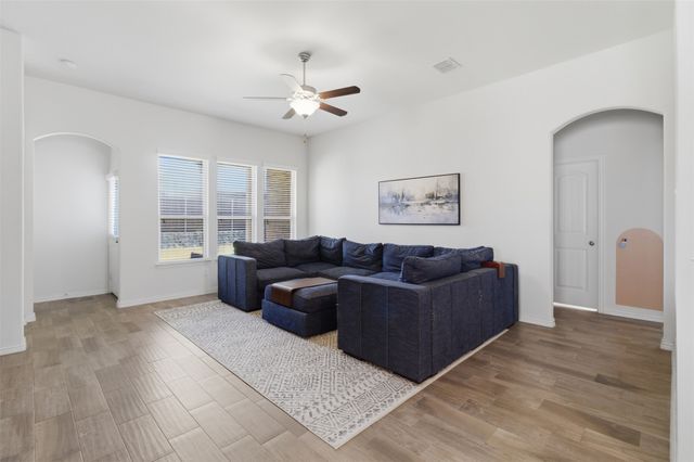 909 Black Hawk Drive, Princeton, TX 75407