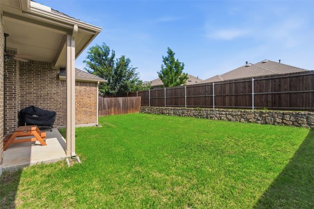 909 Black Hawk Drive, Princeton, TX 75407