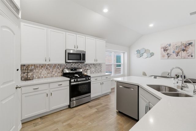 909 Black Hawk Drive, Princeton, TX 75407