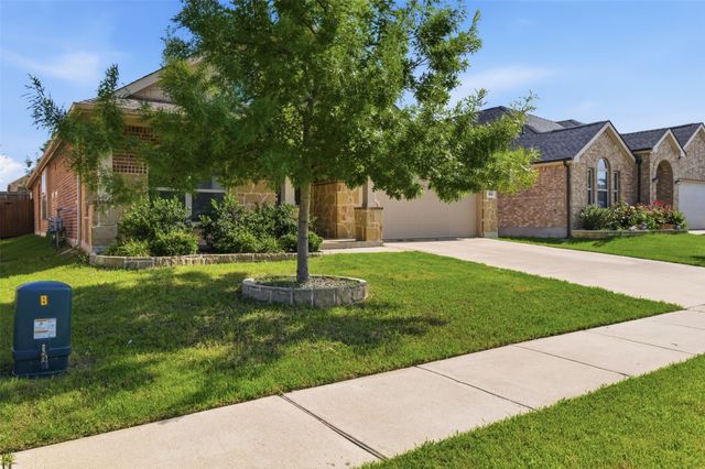 909 Black Hawk Drive, Princeton, TX 75407