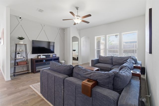 909 Black Hawk Drive, Princeton, TX 75407