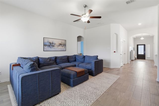 909 Black Hawk Drive, Princeton, TX 75407