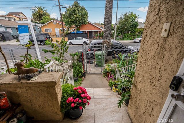 953 Hollins, Los Angeles, CA 90023
