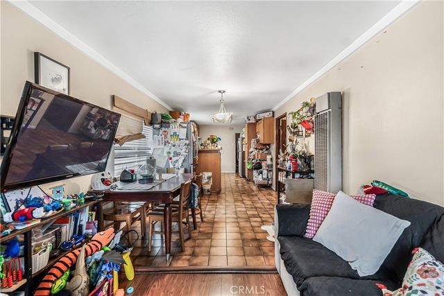 953 Hollins, Los Angeles, CA 90023