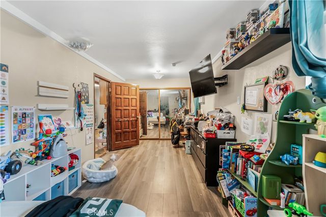 953 Hollins, Los Angeles, CA 90023
