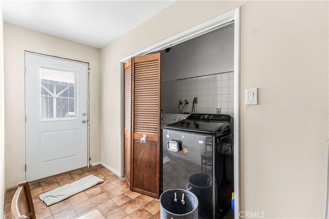 953 Hollins, Los Angeles, CA 90023