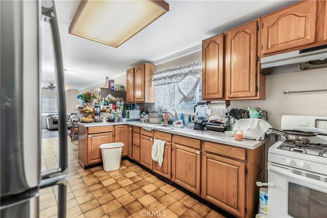 953 Hollins, Los Angeles, CA 90023