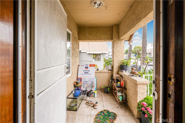 953 Hollins, Los Angeles, CA 90023