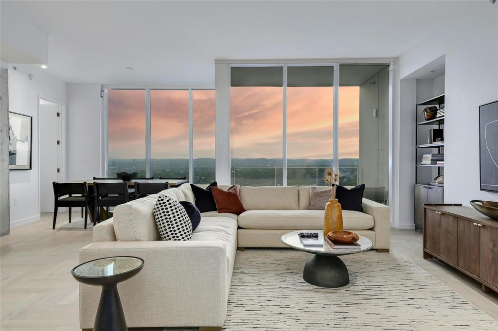 313 W 17th ST 2204, Austin, TX 78701