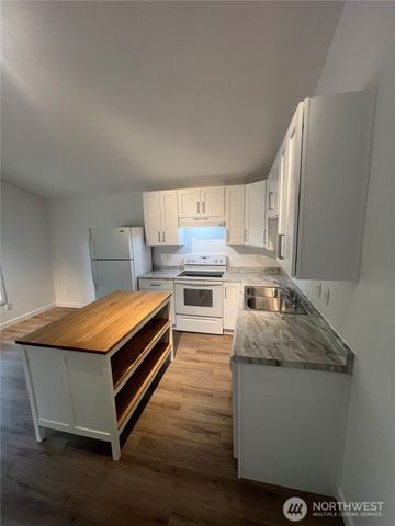 10443 17th Avenue SW, Seattle, WA 98146