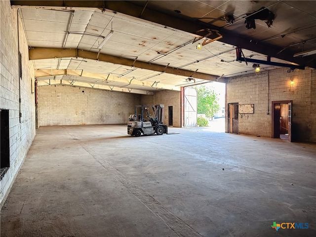 512 Jones Street, Gonzales, TX 78629