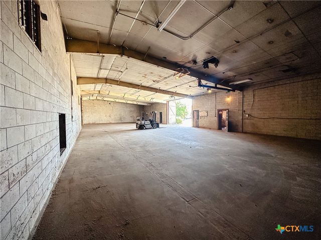 512 Jones Street, Gonzales, TX 78629