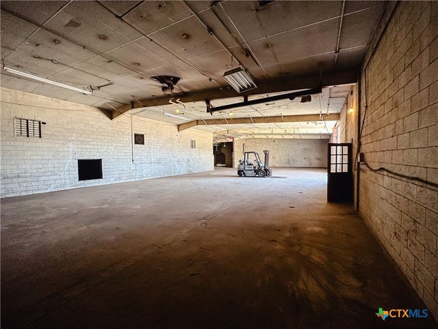 512 Jones Street, Gonzales, TX 78629