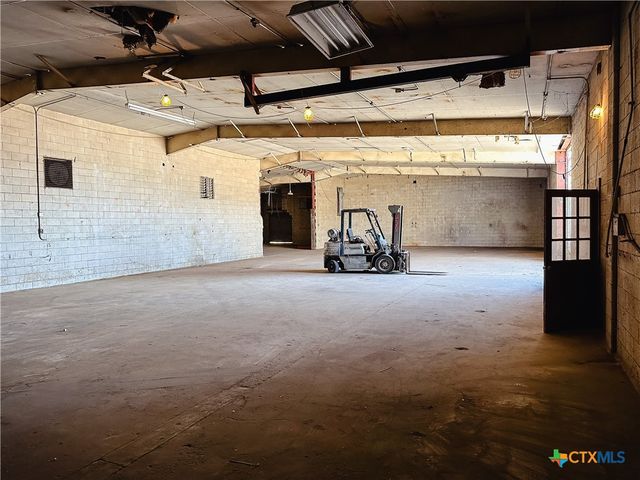 512 Jones Street, Gonzales, TX 78629
