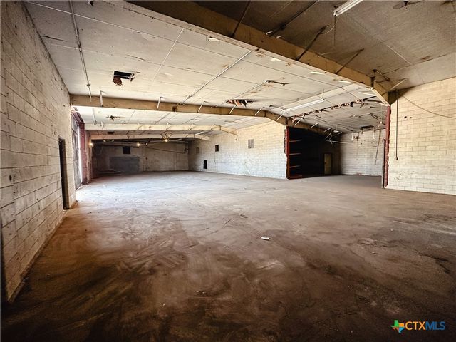 512 Jones Street, Gonzales, TX 78629