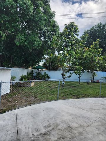614 E 56th St, Hialeah, FL 33013